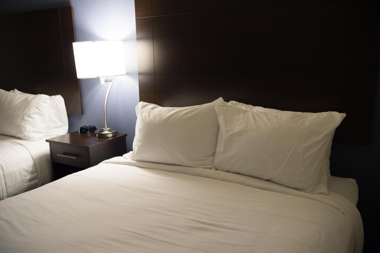 Cobblestone Inn & Suites - Forest City المظهر الخارجي الصورة